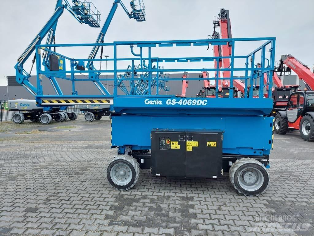 Genie GS 4069 DC Scissor Lifts