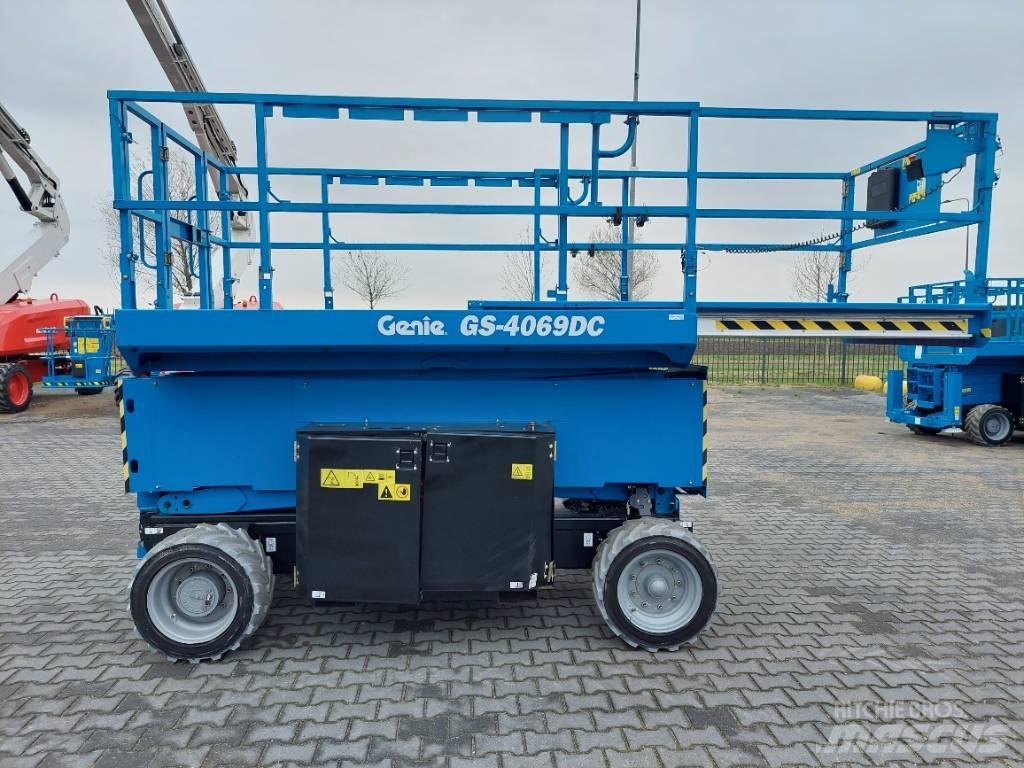 Genie GS 4069 DC Scissor Lifts