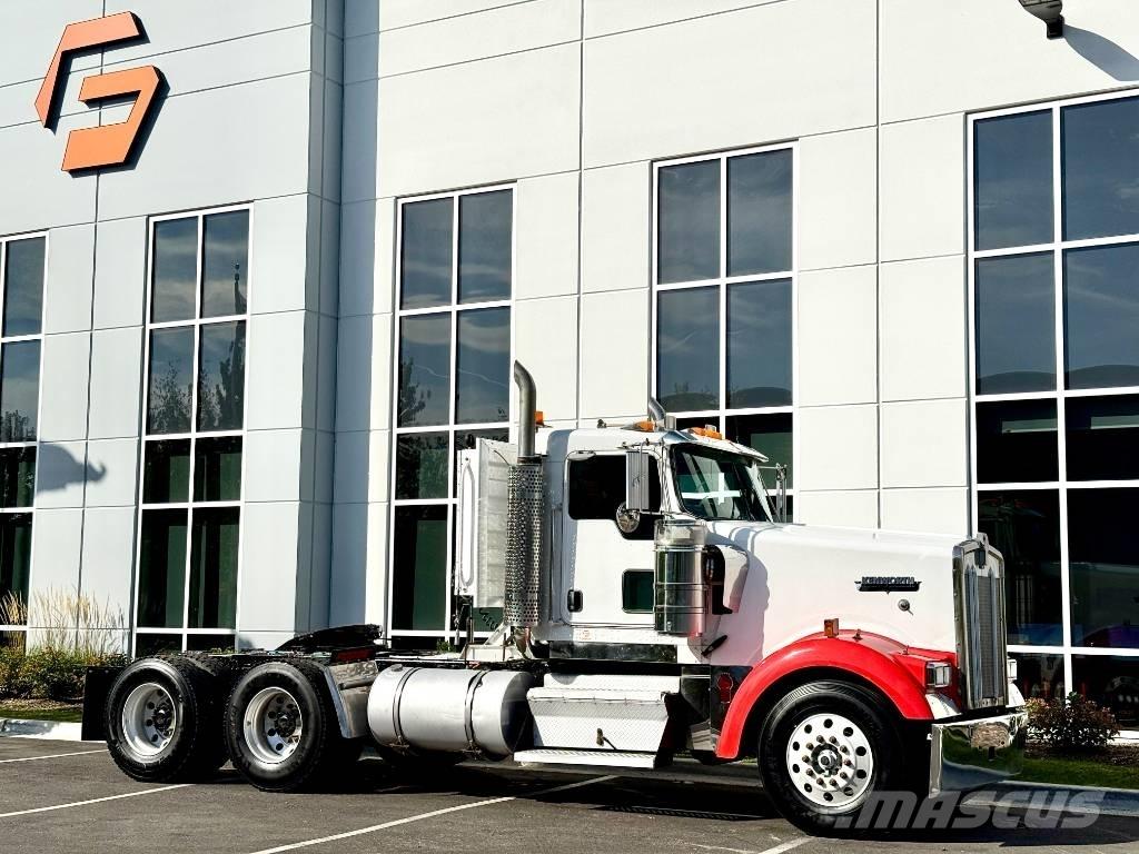 Kenworth W 900 Conventional Trucks / Tractor Trucks