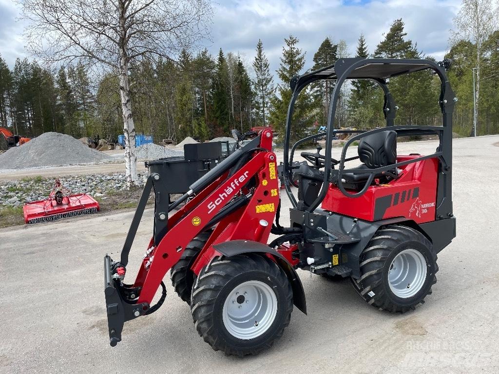 Schäffer Nordic 30 + Multi purpose loaders