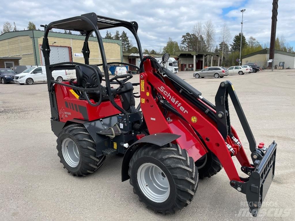 Schäffer Nordic 30 + Multi purpose loaders