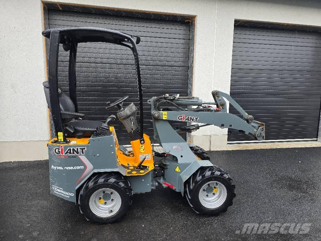 GiANT D 204 SW Mini Loader