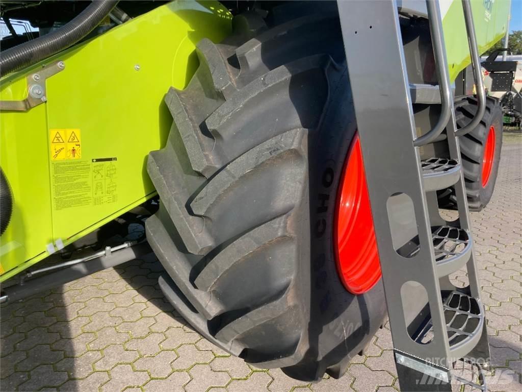 CLAAS Trion 730 Combine Harvesters