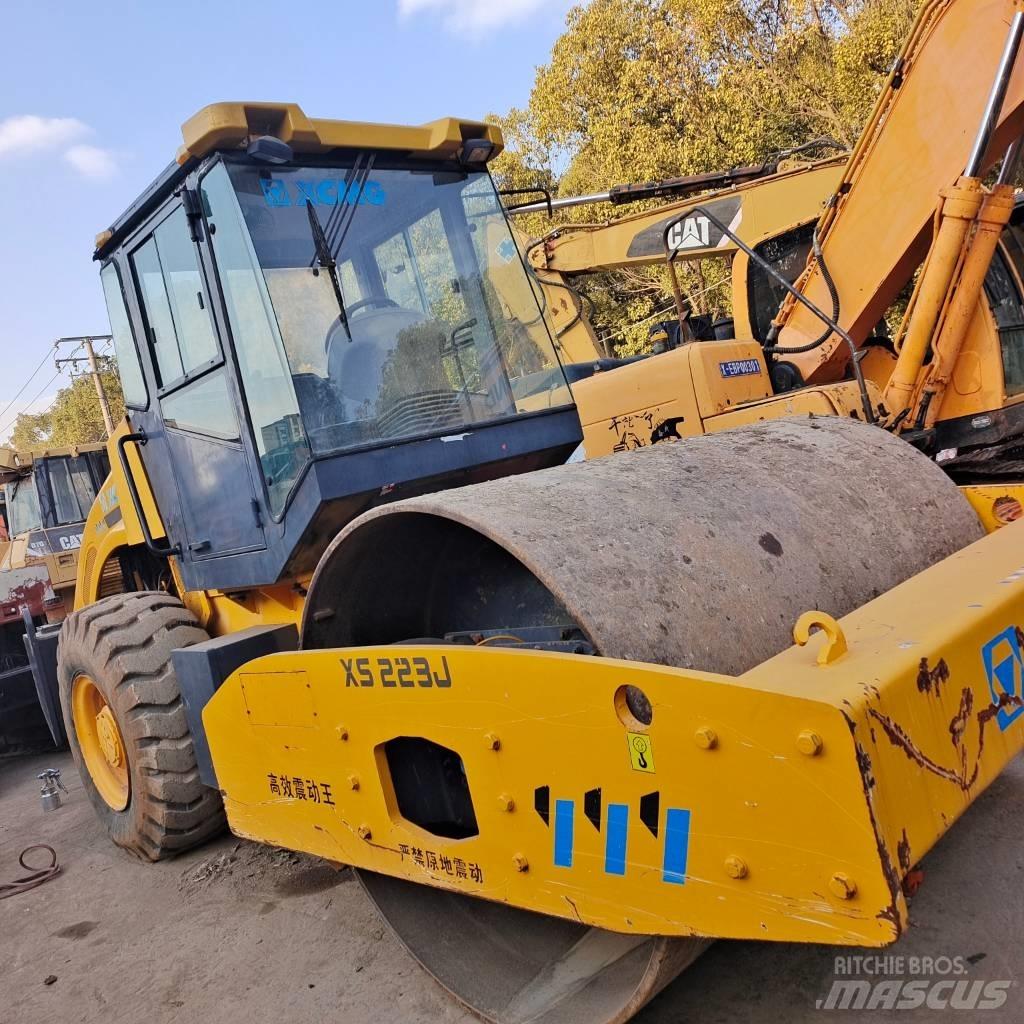 XCMG XS 143 J Single drum rollers