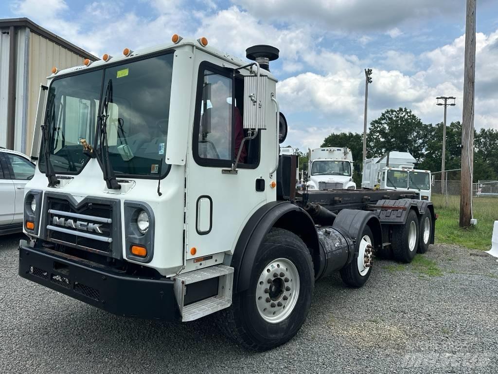 Mack MRU613 Garbage Trucks / Recycling Trucks