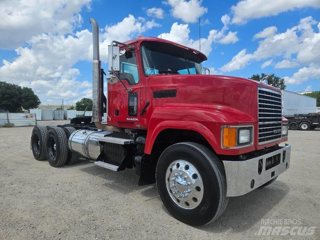Mack CHU 613 Conventional Trucks / Tractor Trucks