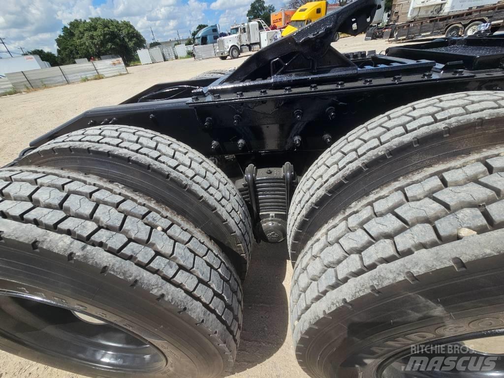 Mack CHU 613 Conventional Trucks / Tractor Trucks