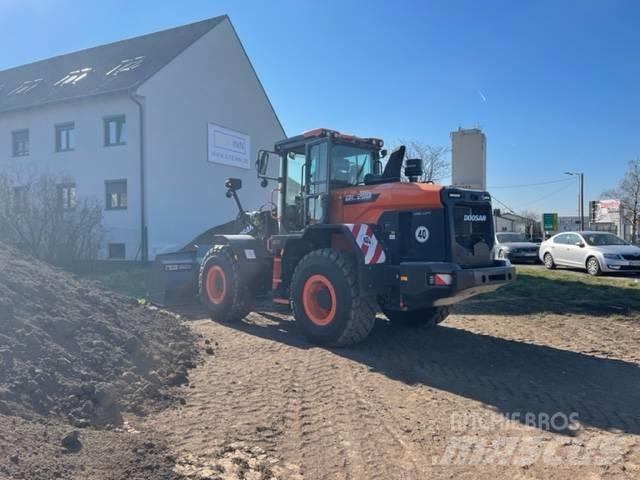 Doosan DL 200 Wheel Loaders