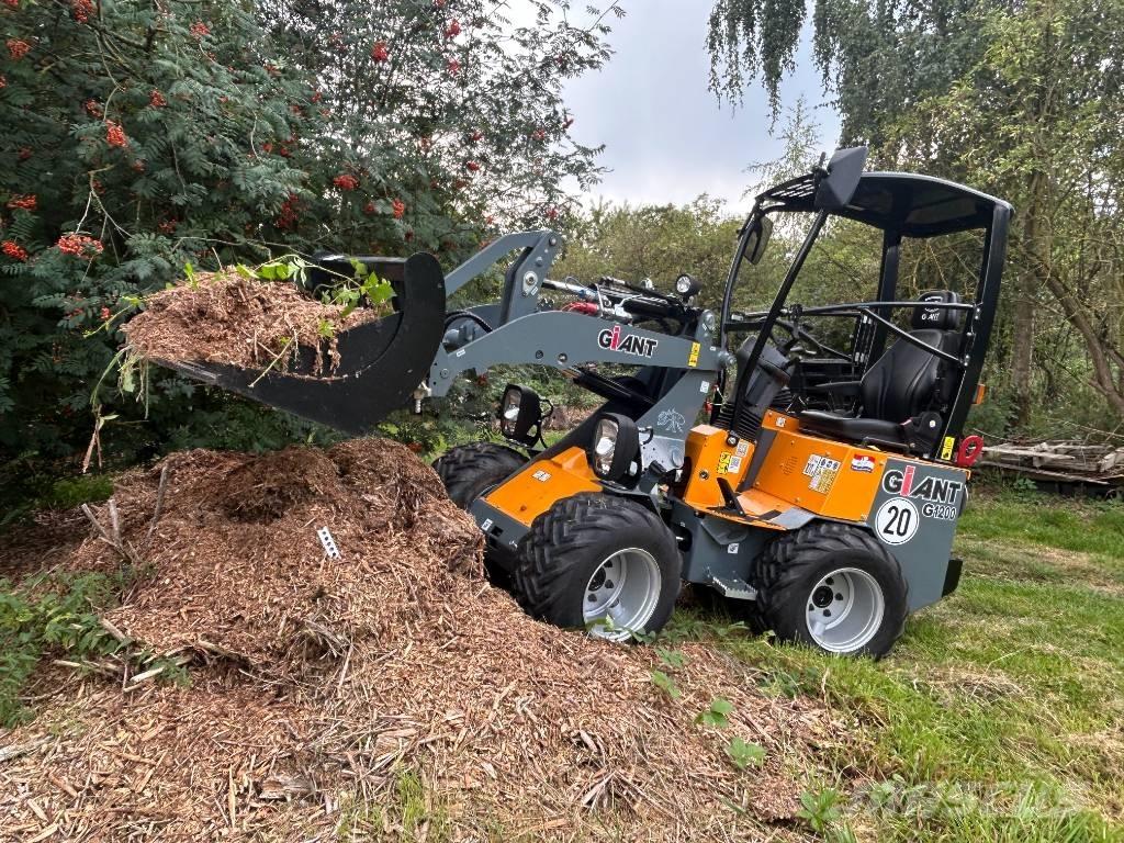 GiANT G 1200 Mini Loader