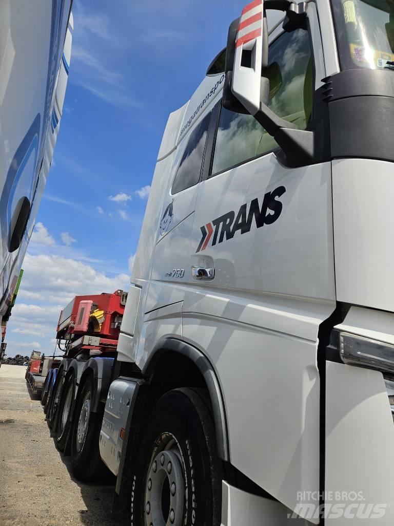 Volvo FH16 750KM 8x4 Conventional Trucks / Tractor Trucks