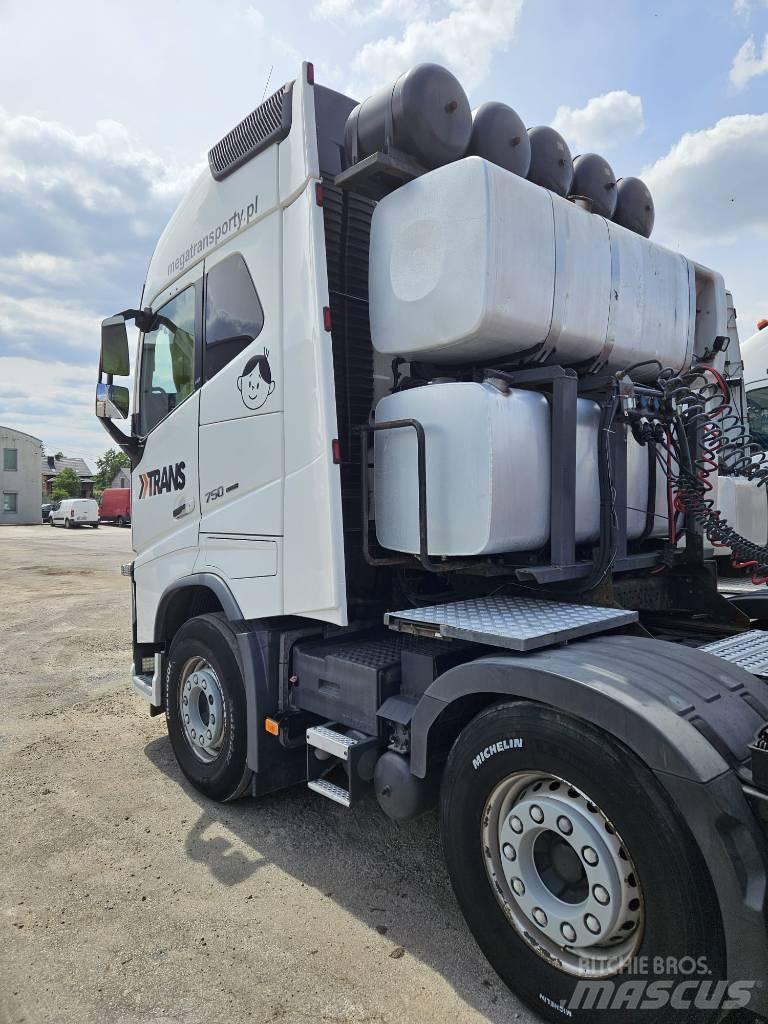 Volvo FH16 750KM 8x4 Conventional Trucks / Tractor Trucks