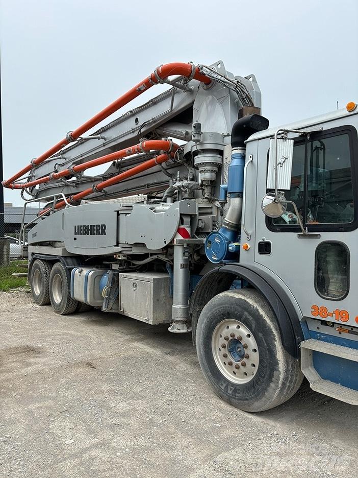 Liebherr 37Z4XXT Concrete Pumps