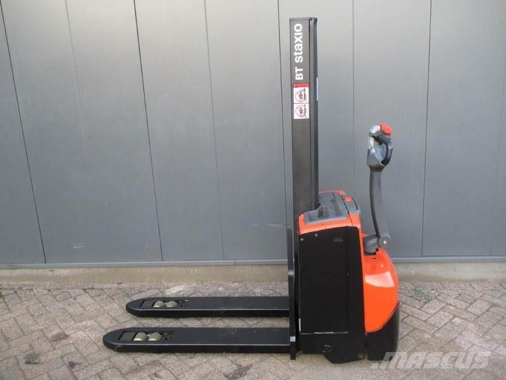 BT SWE 080L Pedestrian stacker