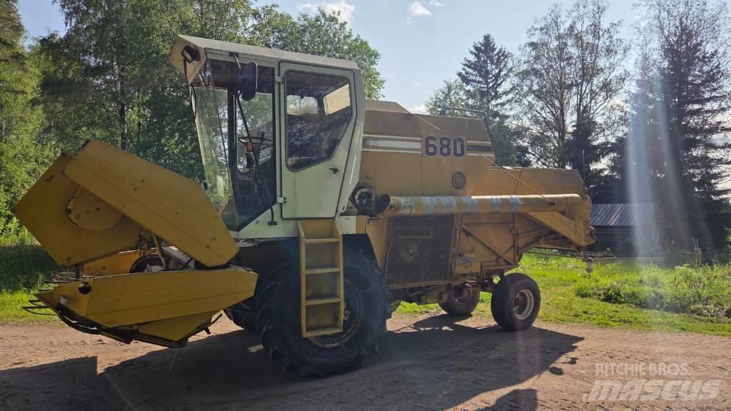 Sampo-Rosenlew 680 Combine Harvesters