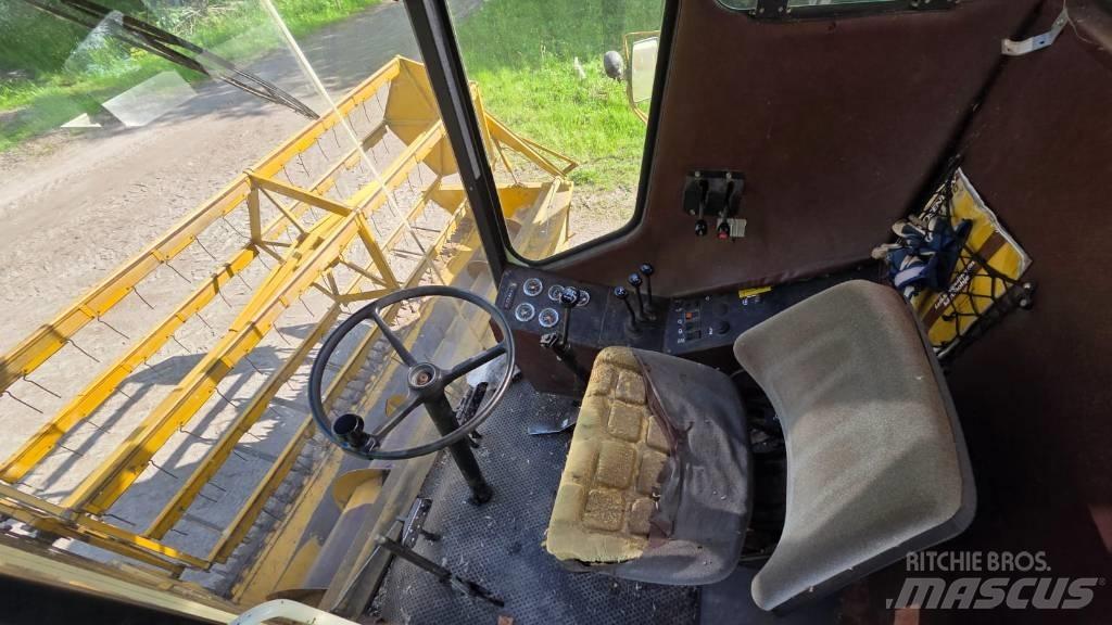 Sampo-Rosenlew 680 Combine Harvesters