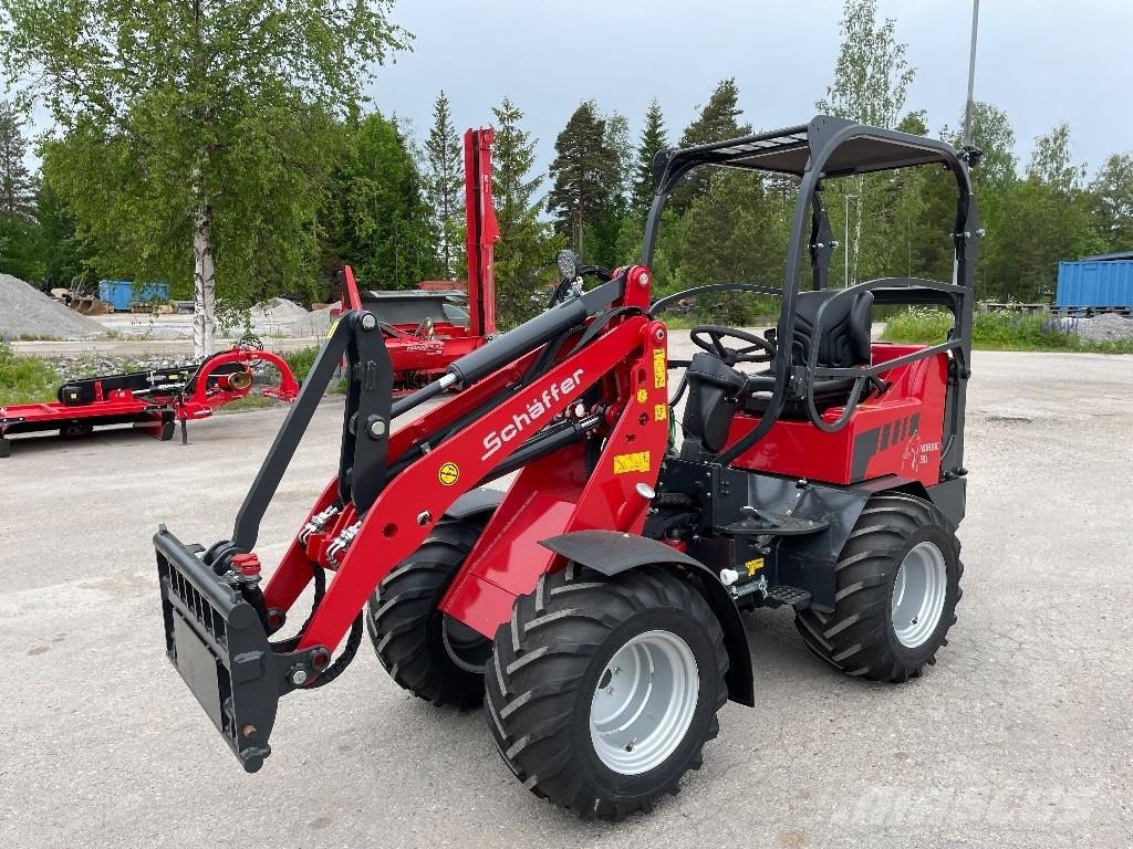 Schäffer Nordic 30 + Multi purpose loaders