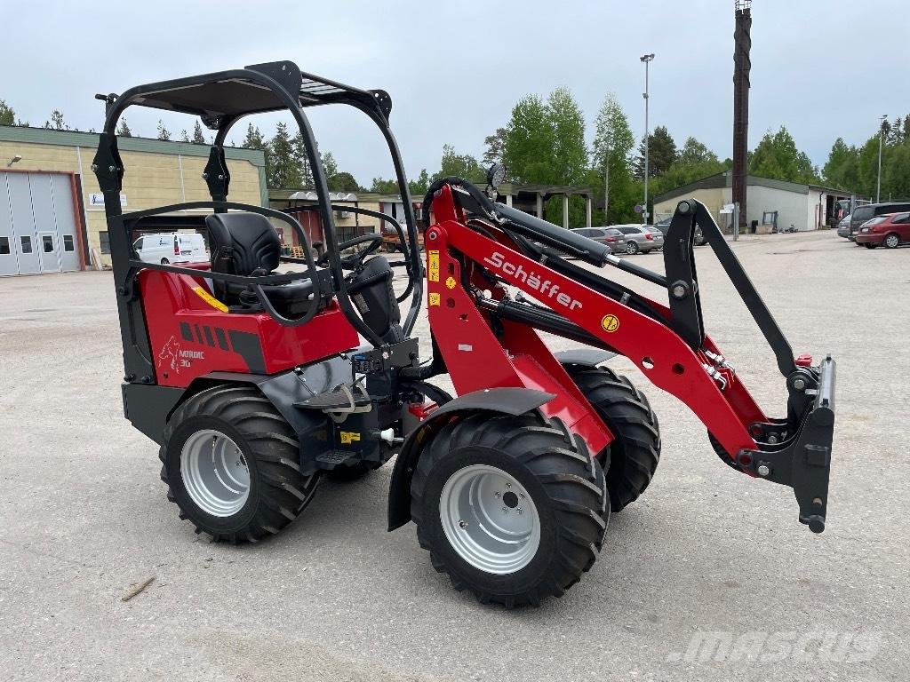 Schäffer Nordic 30 + Multi purpose loaders