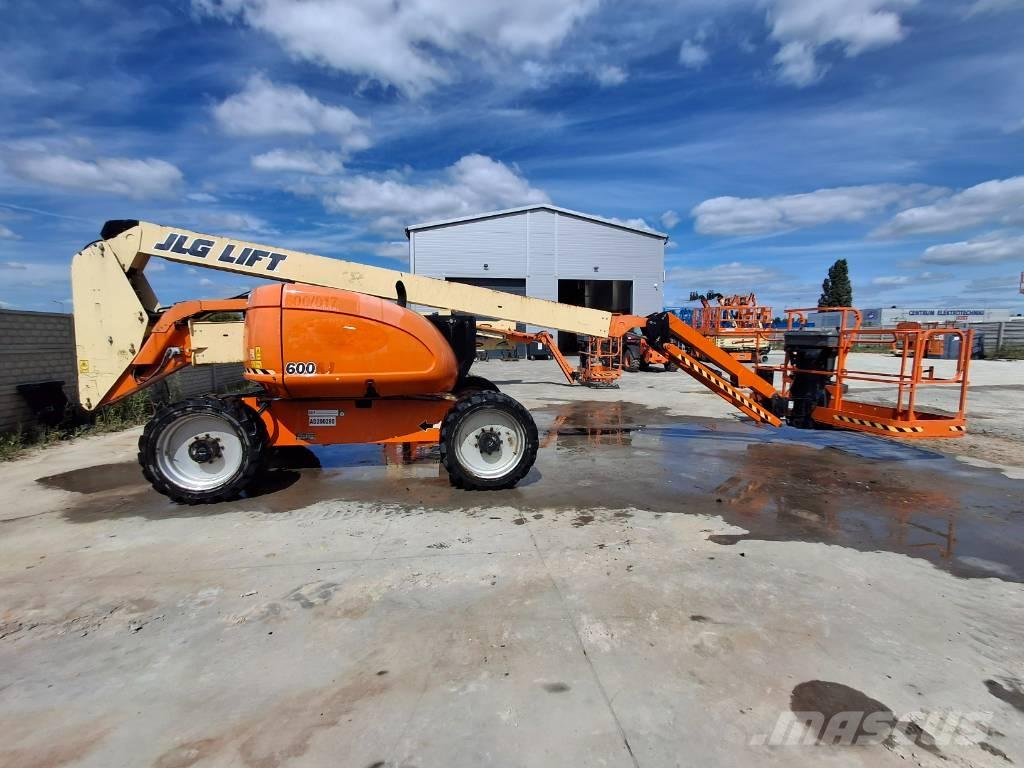 JLG 600AJ Articulated boom lifts