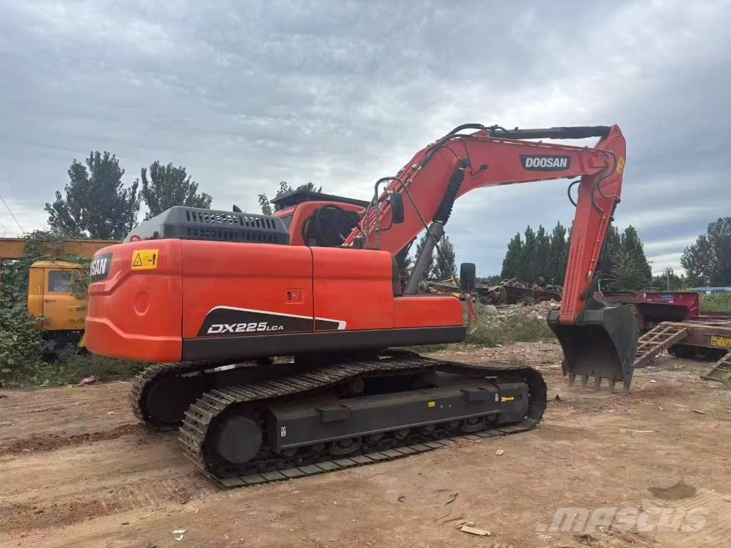 Doosan DX 225 Crawler excavators