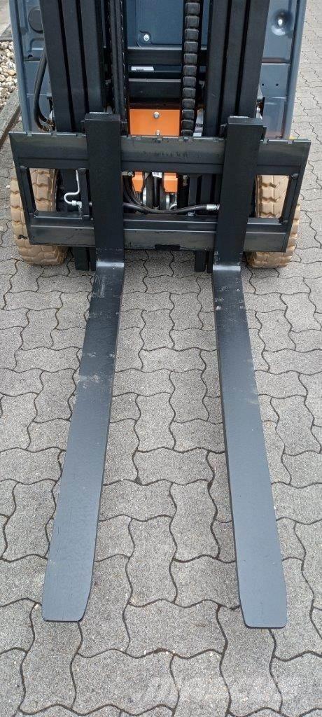 Toyota 8FBM16T Electric Forklifts