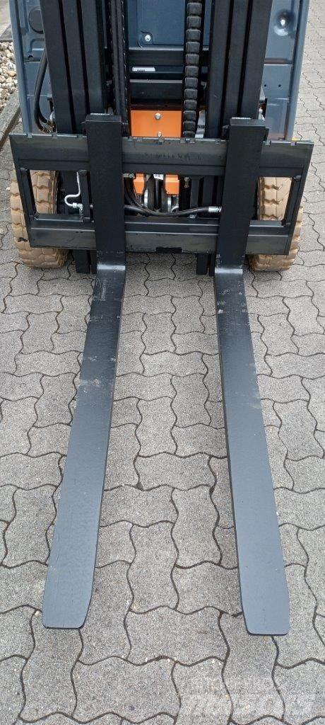 Toyota 8FBM16T Electric Forklifts