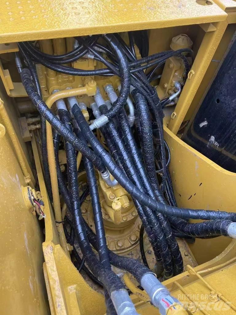 CAT 320 D2 Crawler Excavators