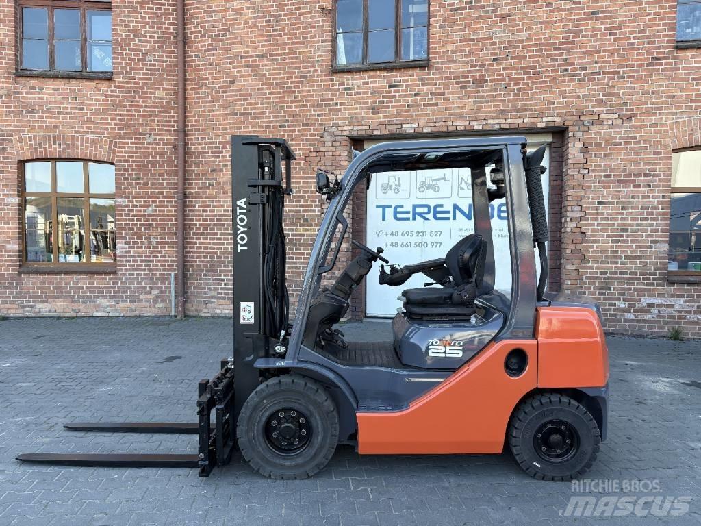 Toyota 02-8 FDF 25 Diesel Forklifts