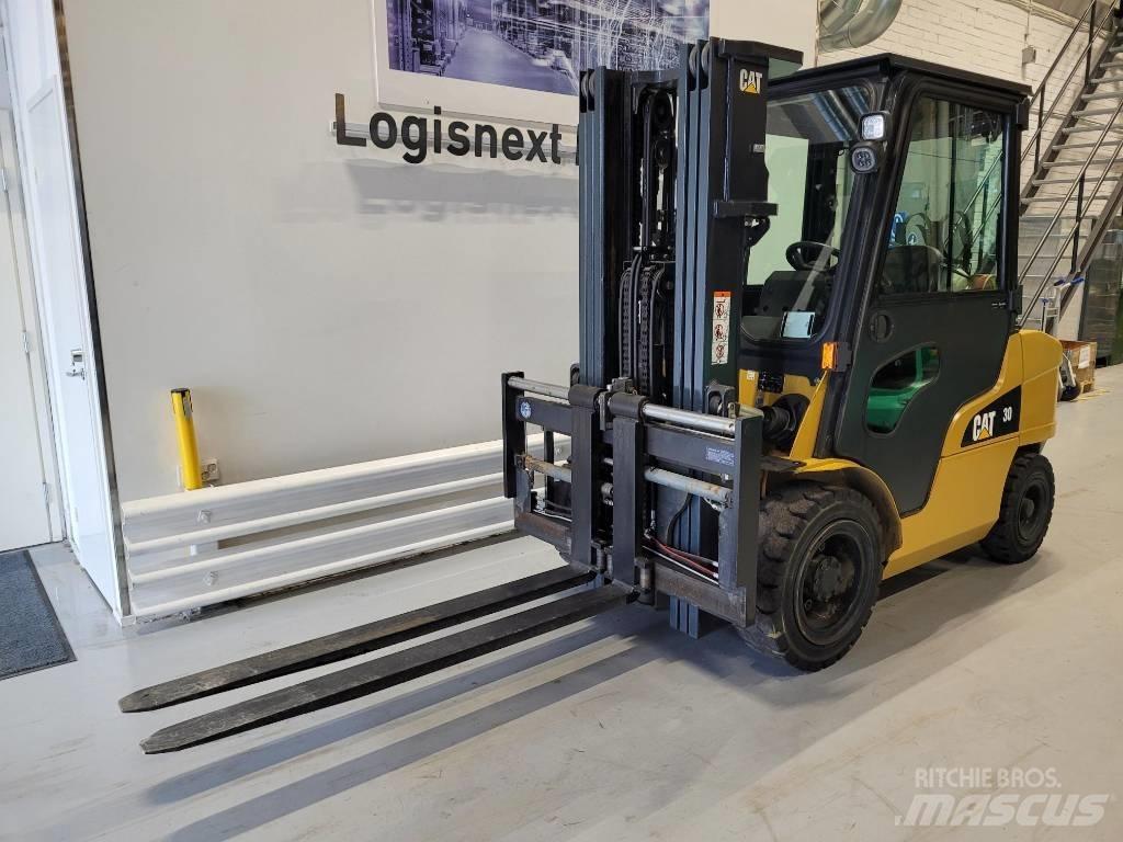 CAT GP 30 N LPG trucks