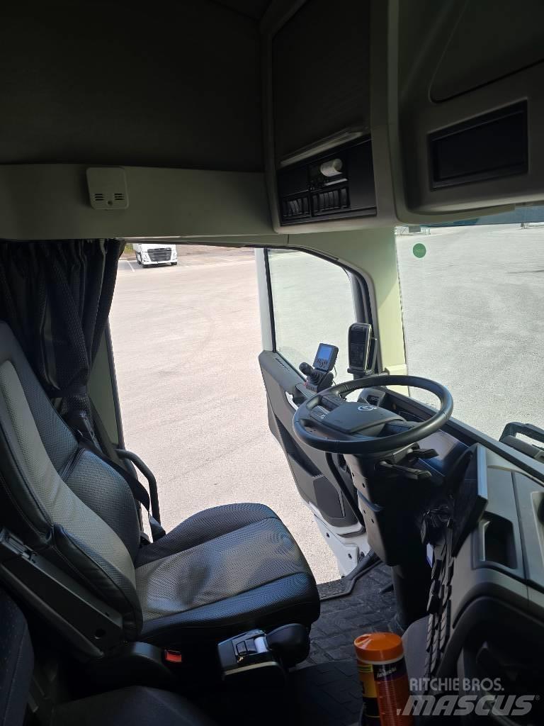 Volvo FM Electric Hook lift trucks