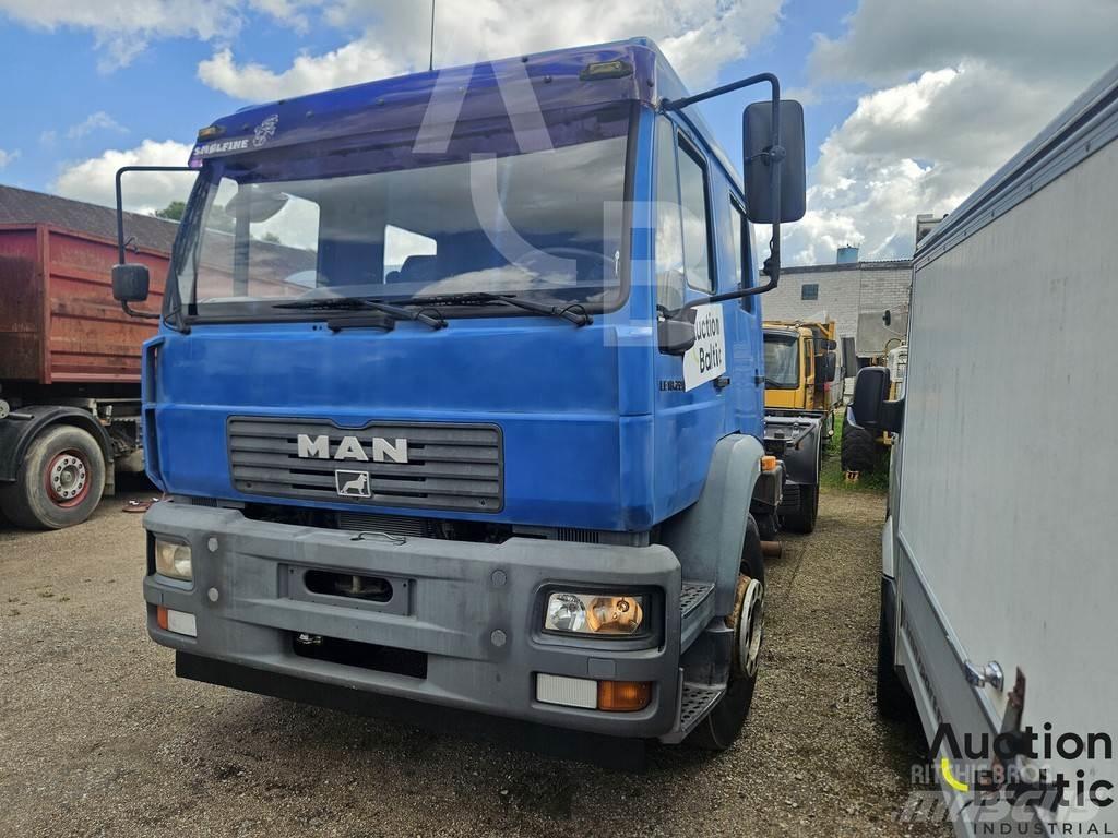 MAN 18.225 Cab & Chassis Trucks