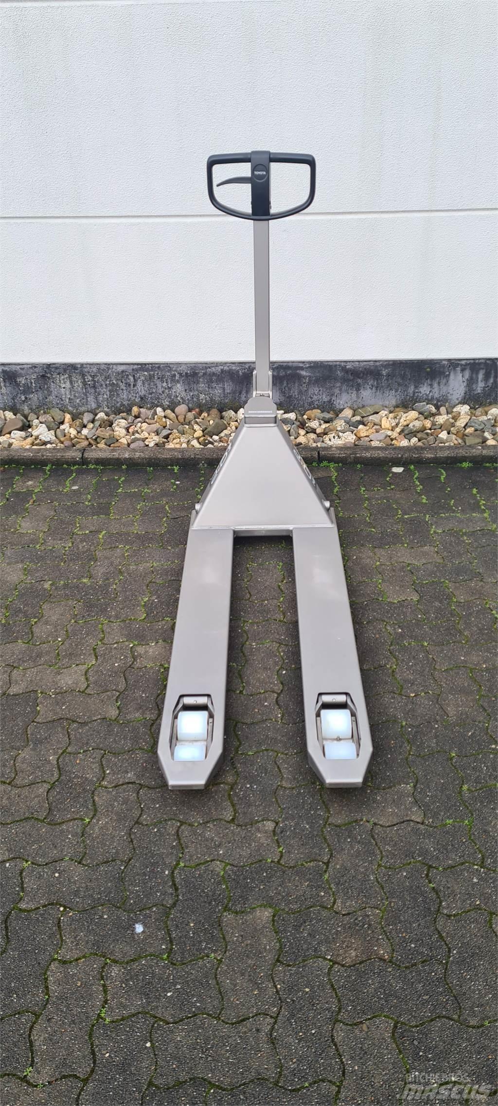 BT LHM 200ST Pallet Truck