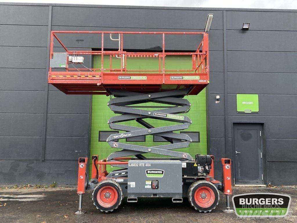SkyJack SJ6832 RTE Scissor Lifts
