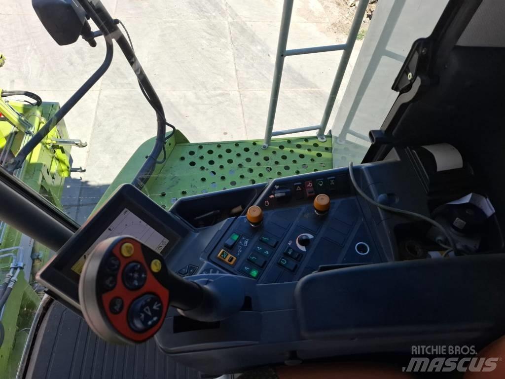 CLAAS Lexion 530 Combine Harvesters