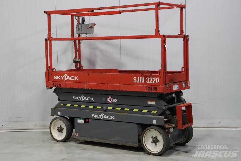 SkyJack SJ III3220 Scissor Lifts