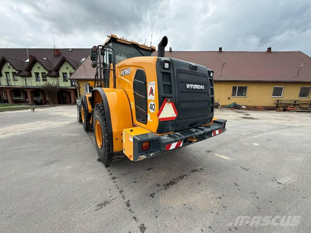 Hyundai HL 960 Wheel Loaders
