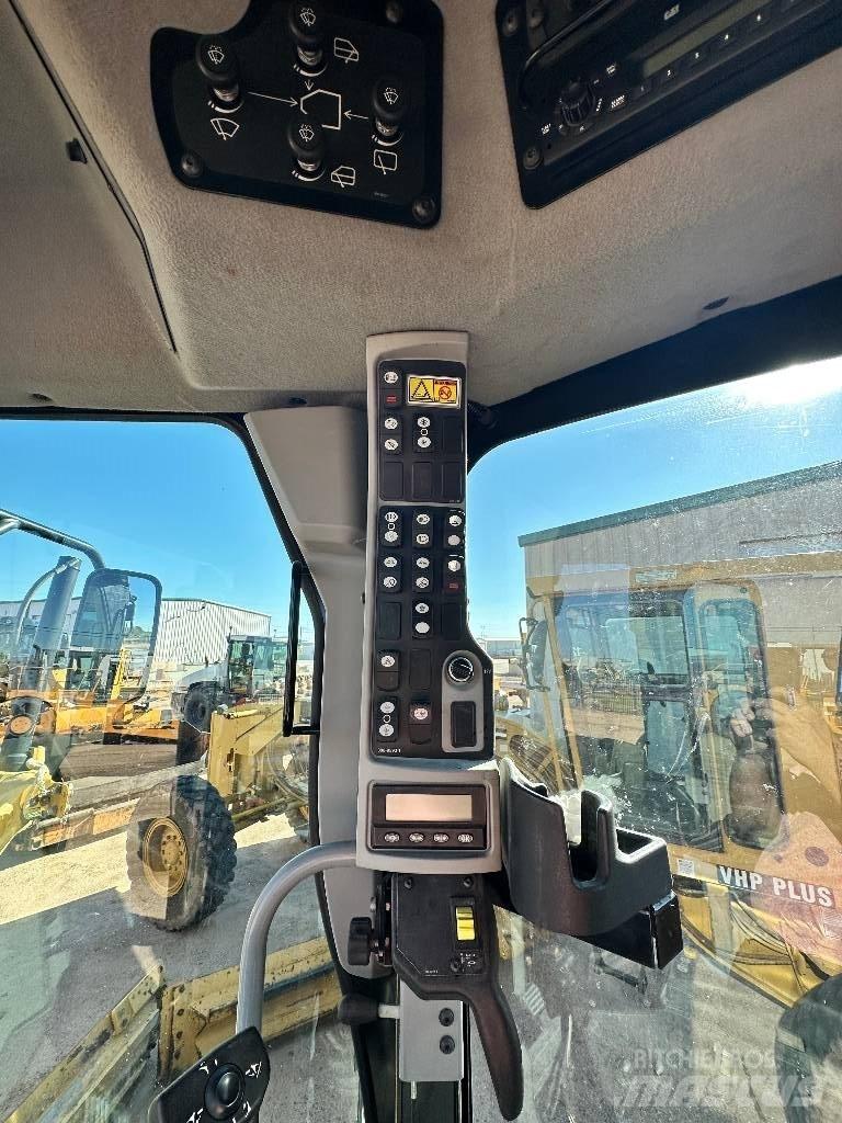 CAT 12 M 2 Motor Graders