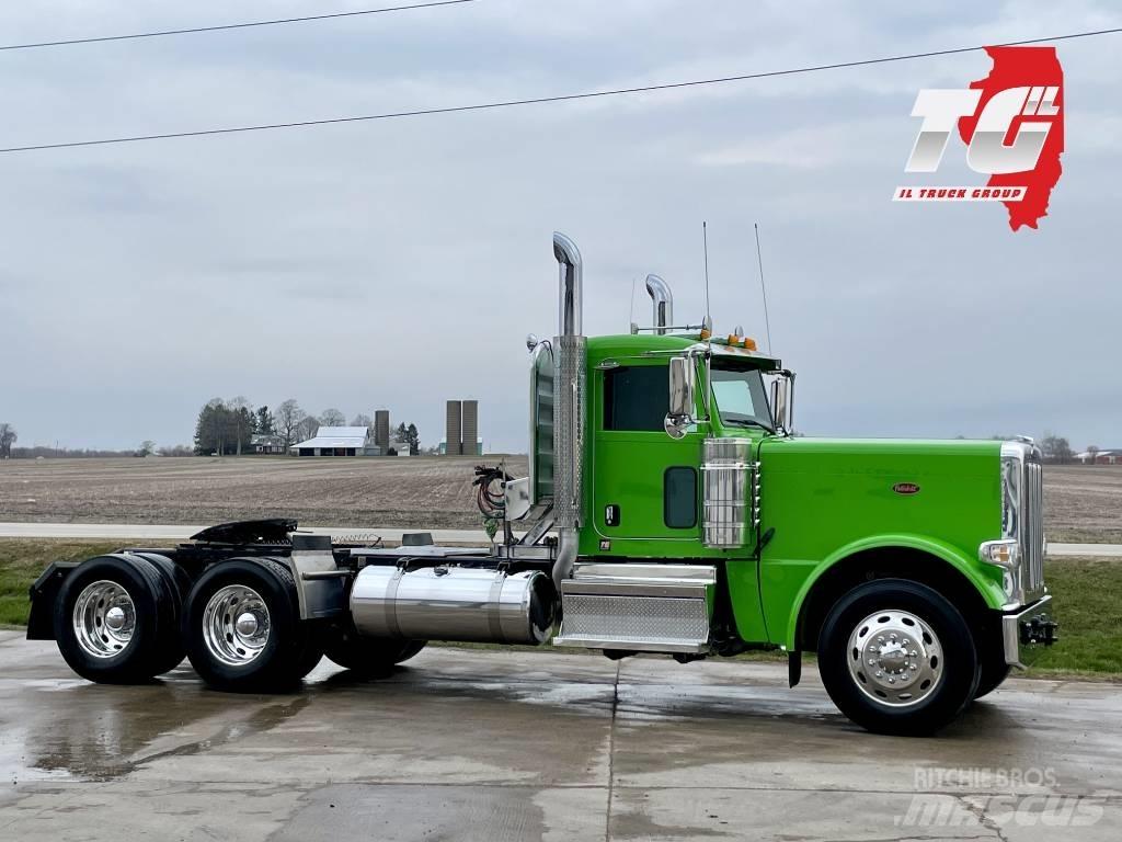 Peterbilt 389 Conventional Trucks / Tractor Trucks