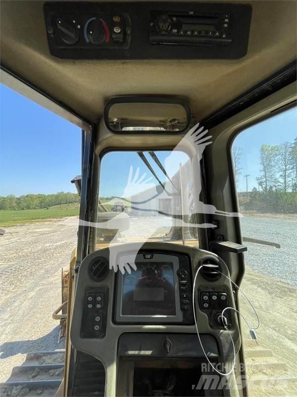 CAT D6T XL Crawler dozers