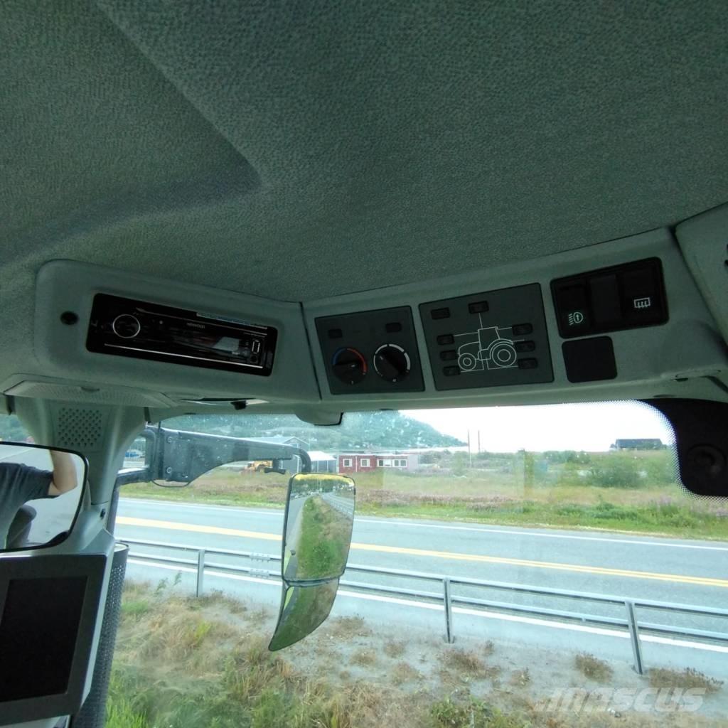 CLAAS Axion 830 Tractors