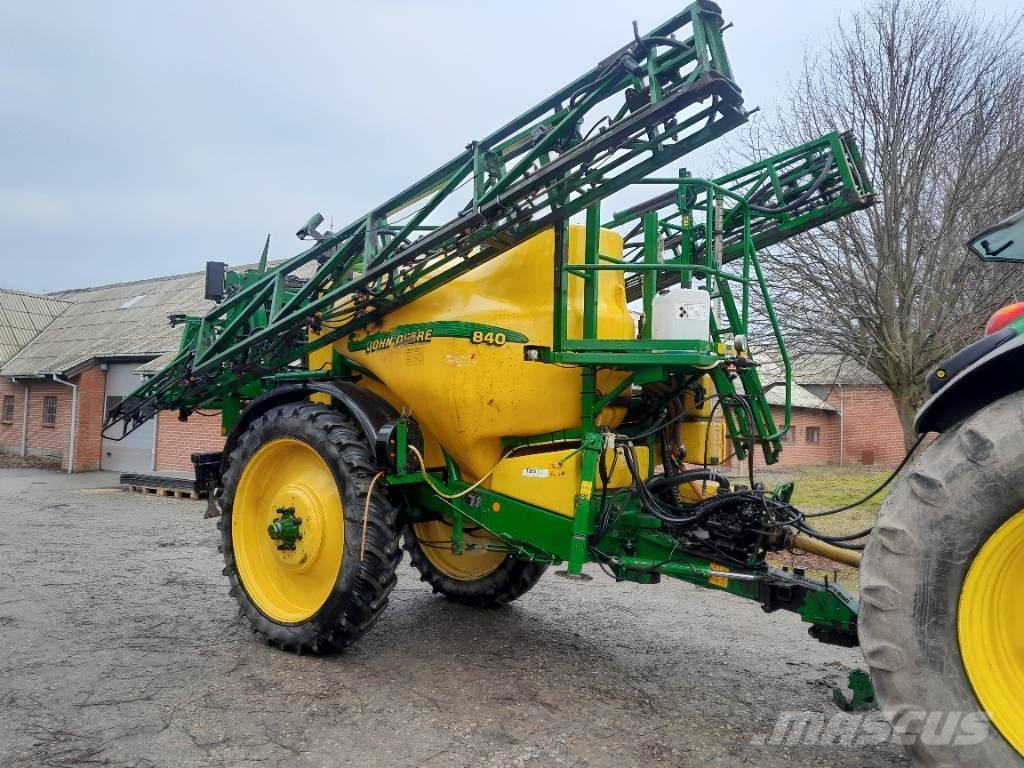 John Deere 840 Trailed sprayers