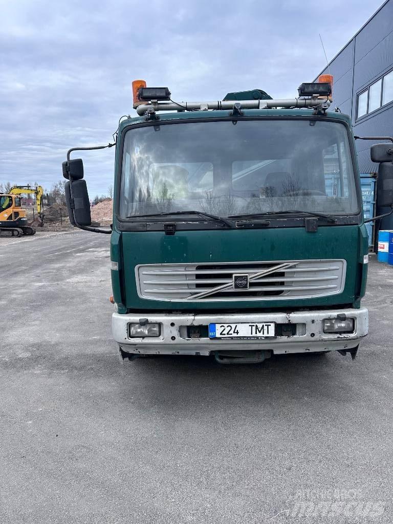 Volvo FL 6 Winch trucks