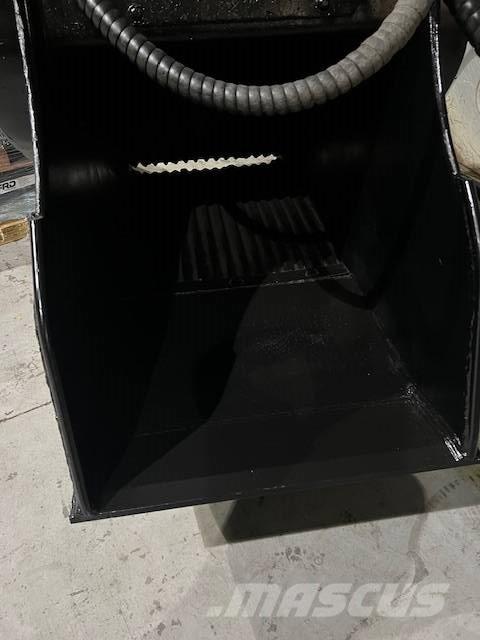 MB Crusher BF 70.2 Crushing buckets