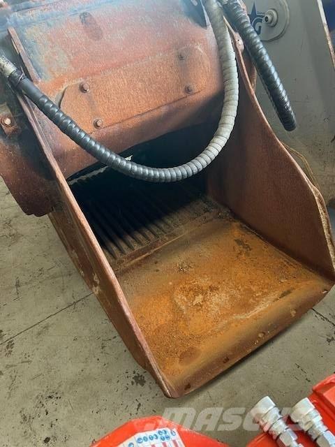 MB Crusher BF 70.2 Crushing buckets