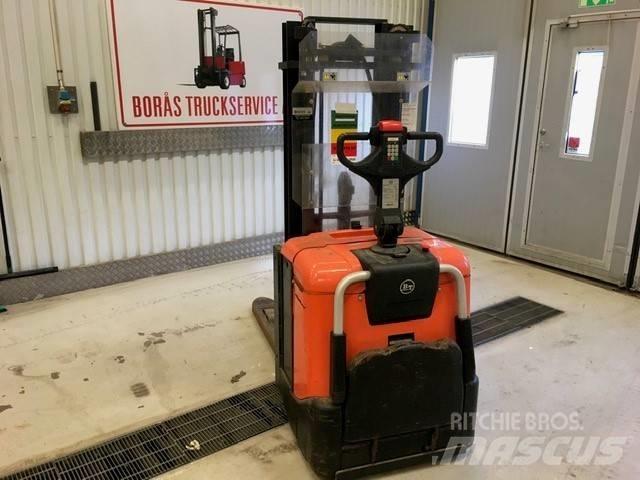 BT SPE 125 L Pedestrian stacker