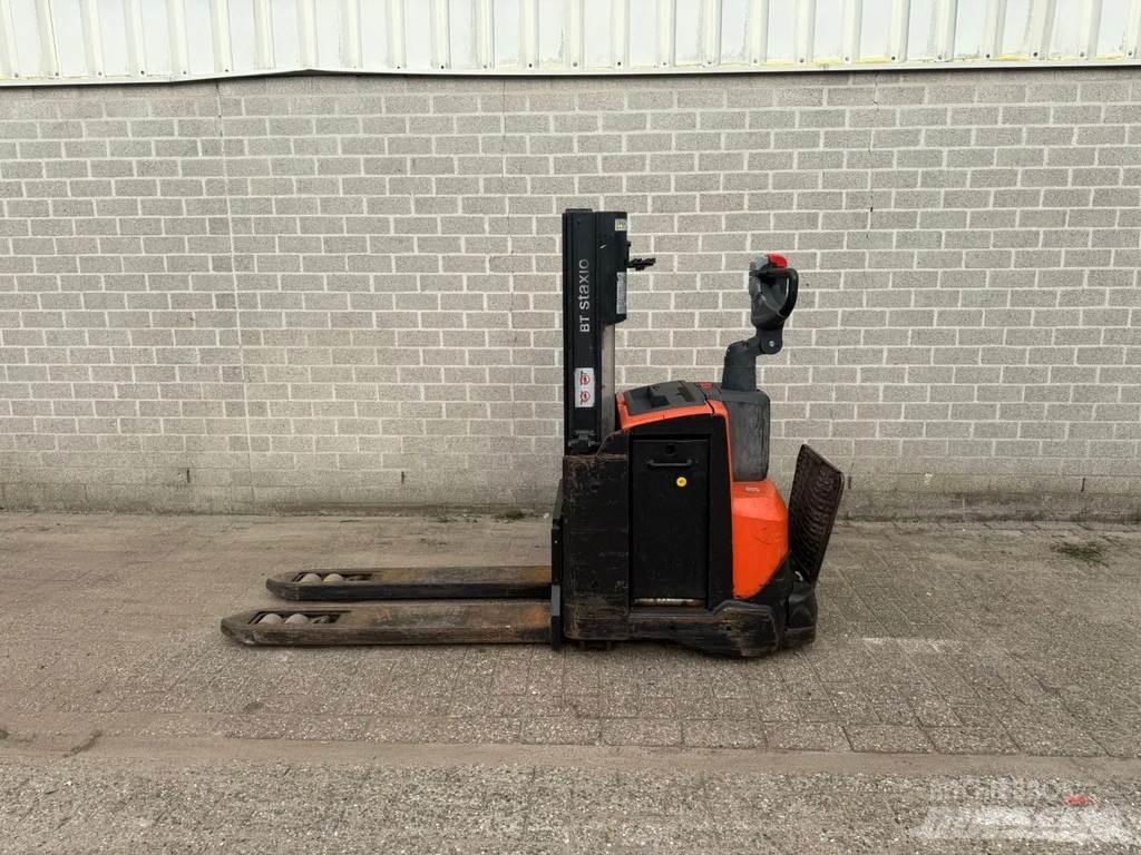 BT SWE200D Pedestrian stacker
