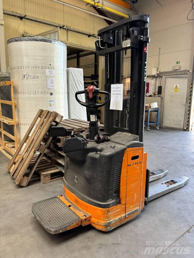 Still EGV-S14 Self Propelled Stackers