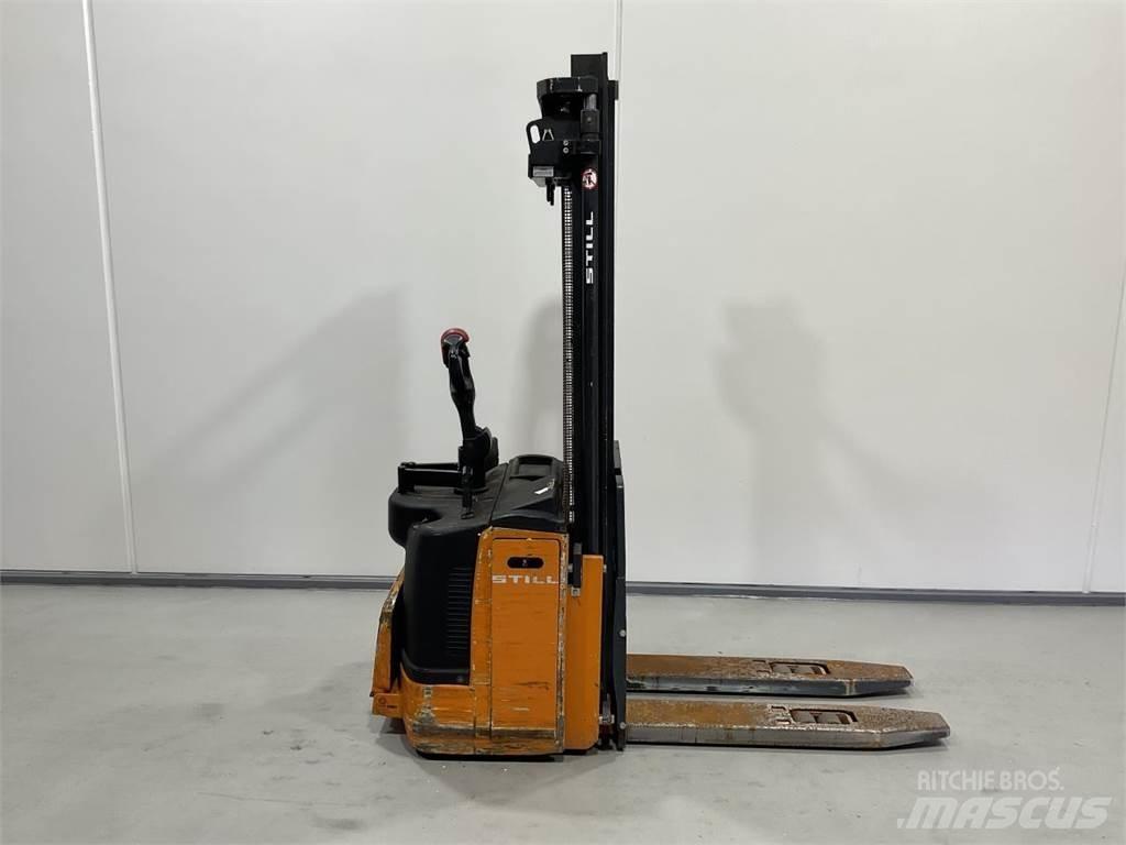 Still EFGV S14 Self Propelled Stackers