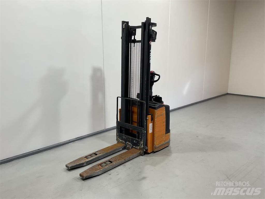 Still EFGV S14 Self Propelled Stackers