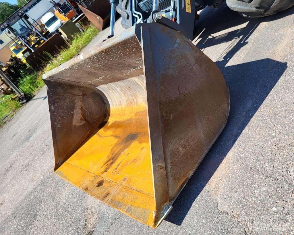 Lännen 8800 K Backhoe Loaders