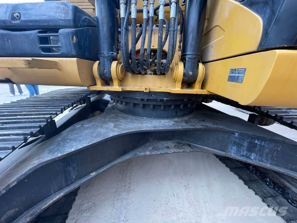 CAT 323 D Crawler Excavators